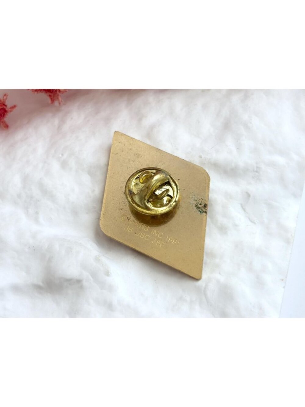 1991 Snickers Brand USA Olympic Hockey Souvenir Vintage Gold Toned Lapel Pin - Picture 4 of 5